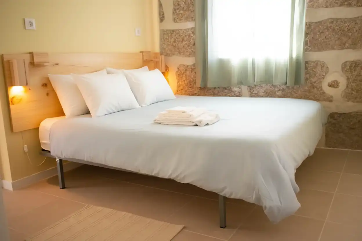 Descanso y confort en el corazón de la Serra da Estrela. Dormitorio acogedor en la Serra da Estrela, ideal para un descanso reparador.