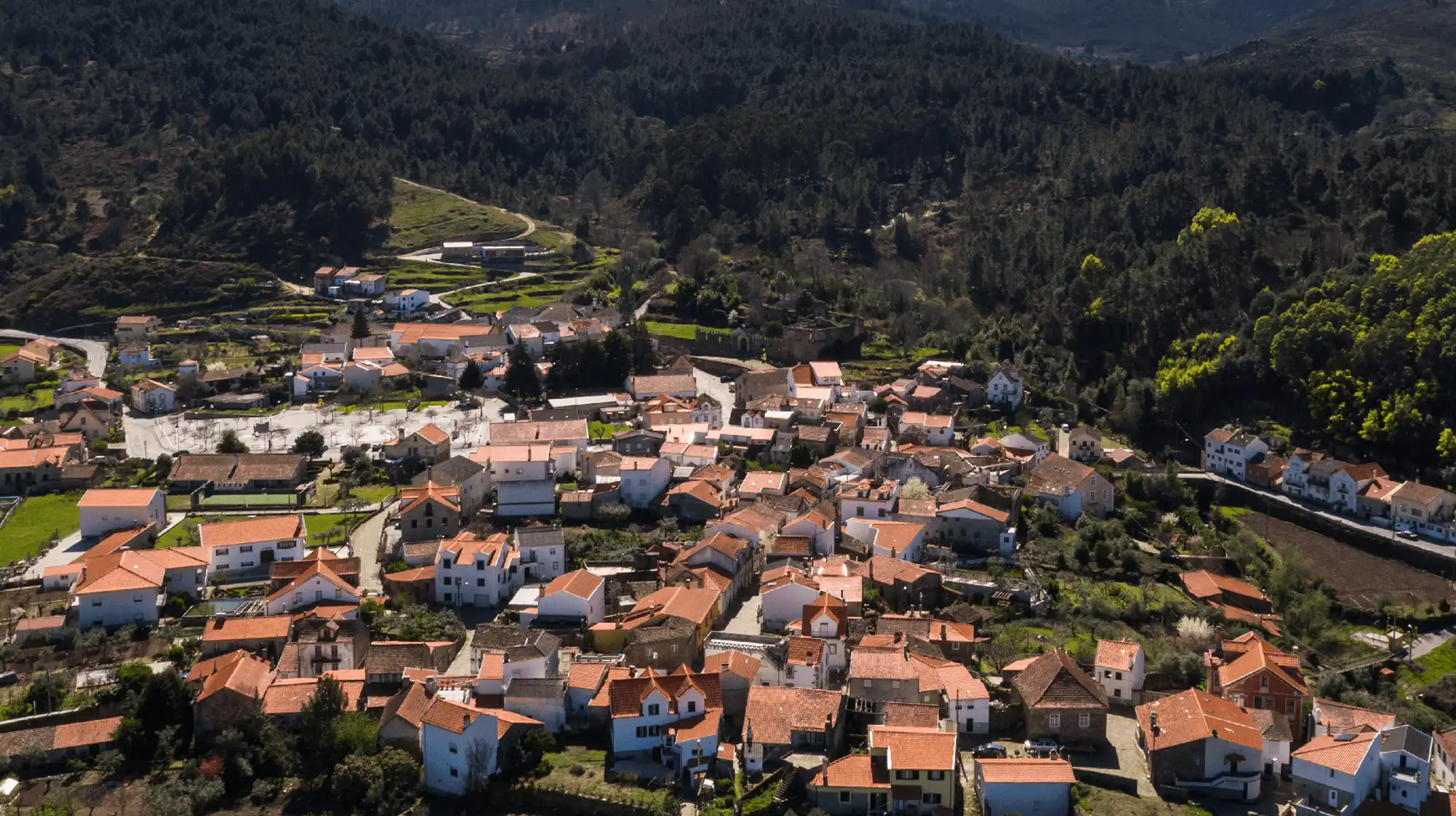 Melo peaceful valley village near Seia with historical homes