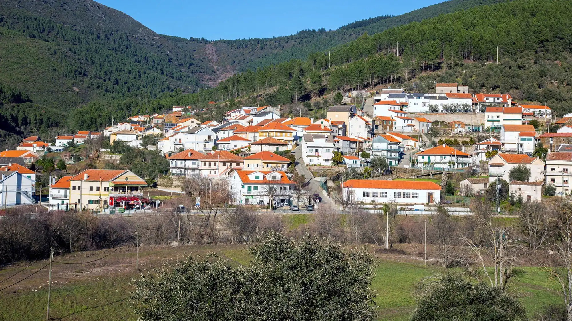 Vale de Amoreira charming valley village with trails and forest rivers
