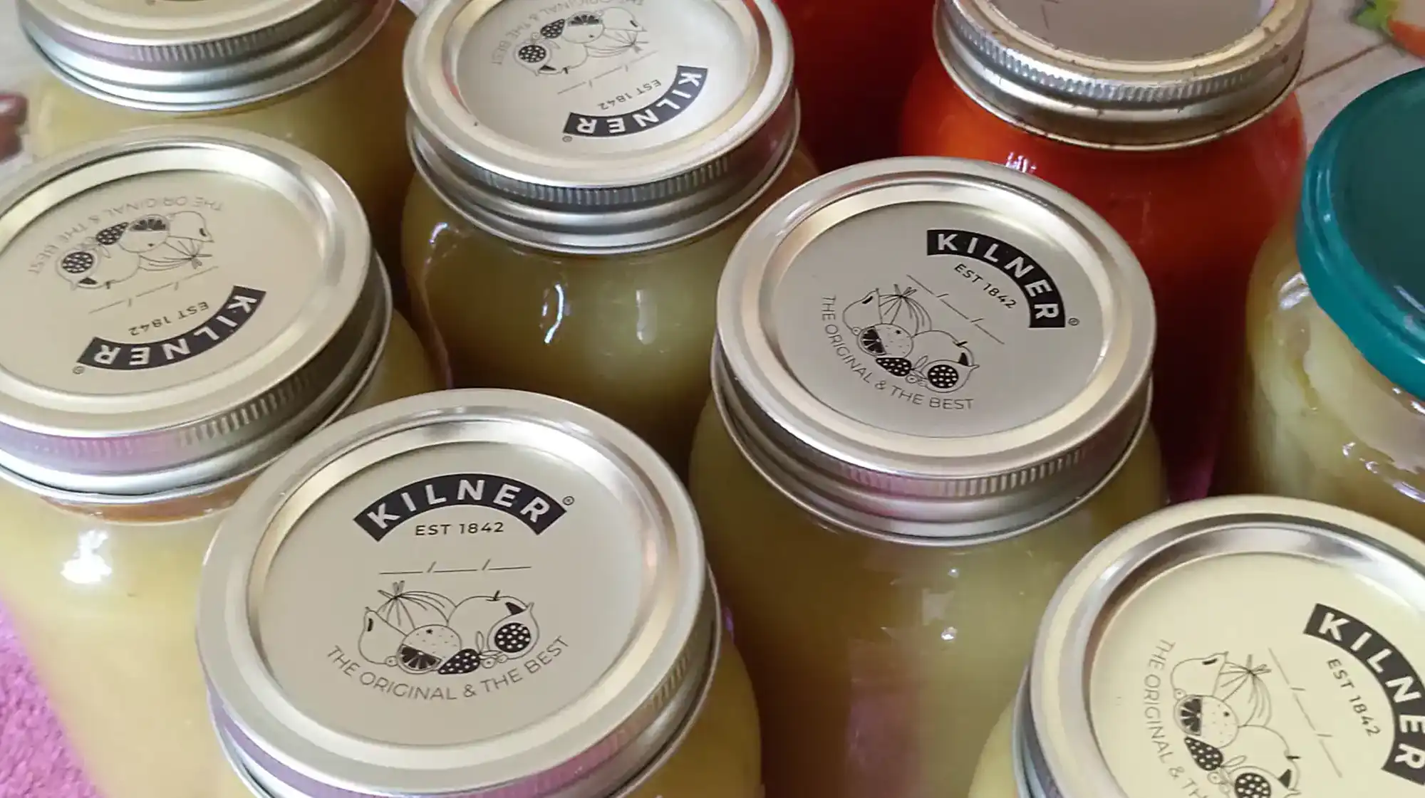 Apple compote making with kids using local apples and traditional recipes