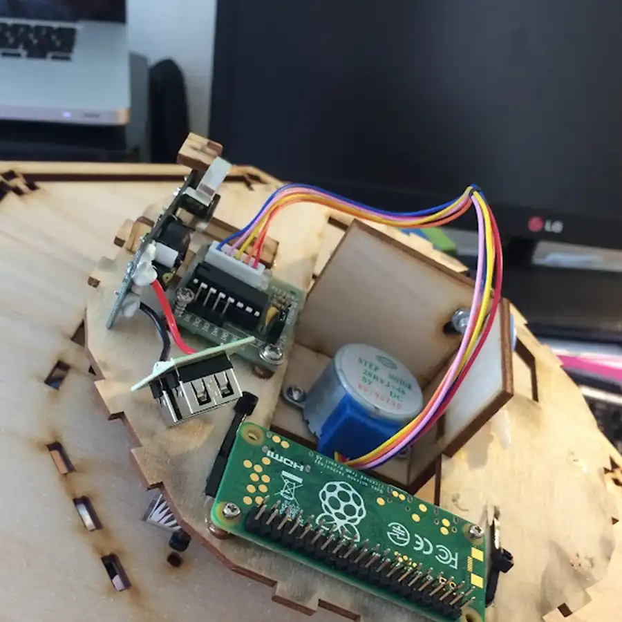 Maak een innovatief doe-het-zelfproject met een microcomputer, klaar om te testen.