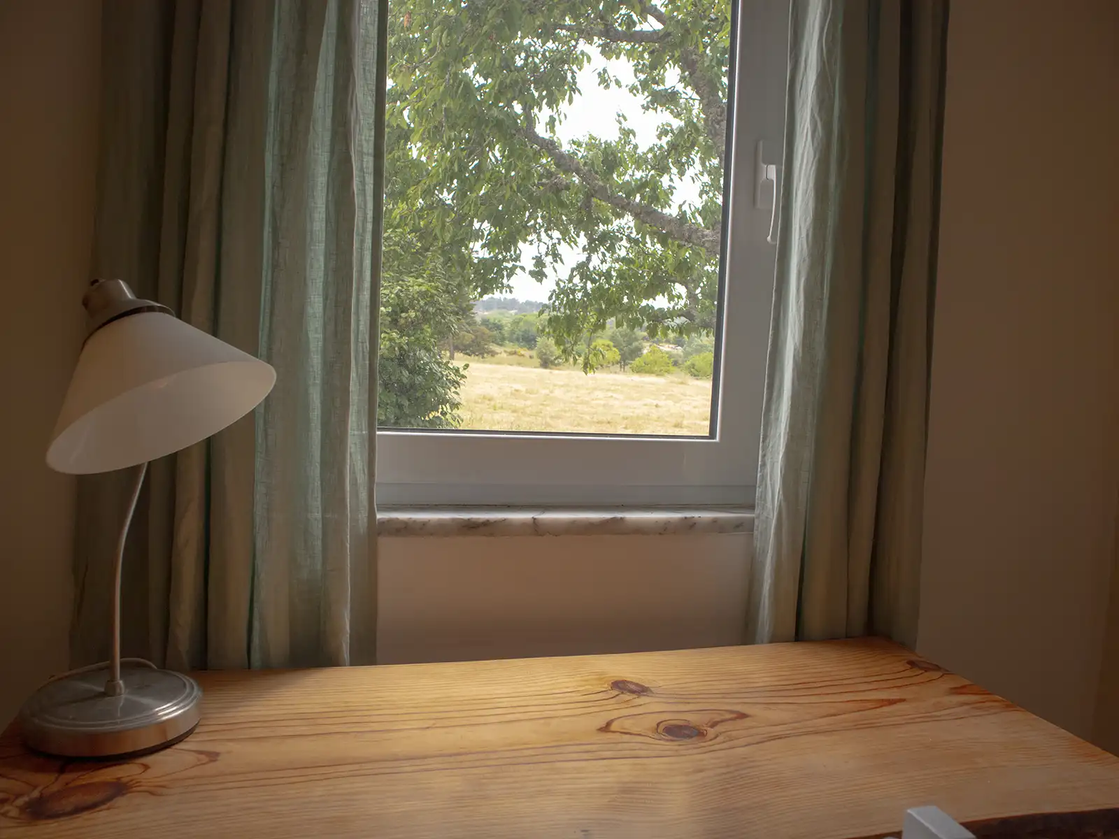 Zezere apartment Zezere apartment, desk view