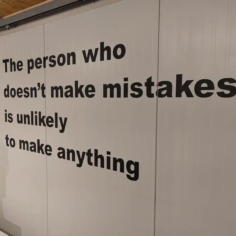 Aprender com os erros: uma perspetiva inspiradora no coração da Serra da Estrela.