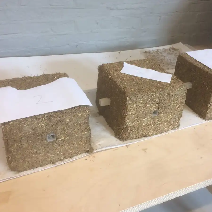 Amostras naturais, testadas e analisadas num ambiente rústico e criativo.